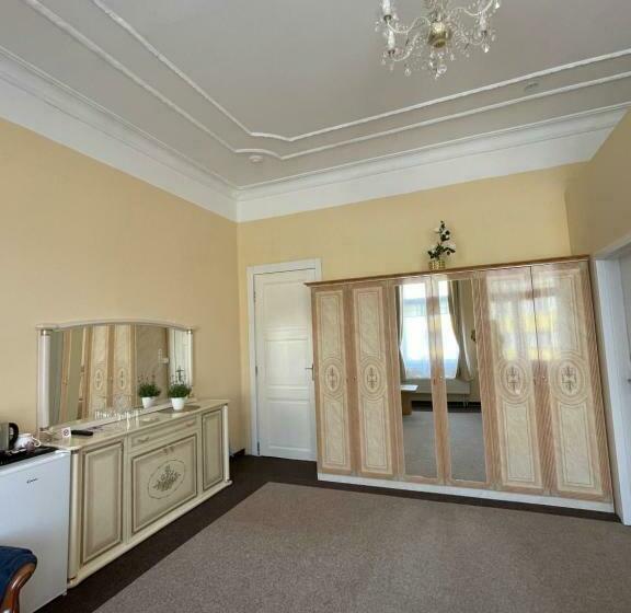 ペンション Apartmány Vila Týniště