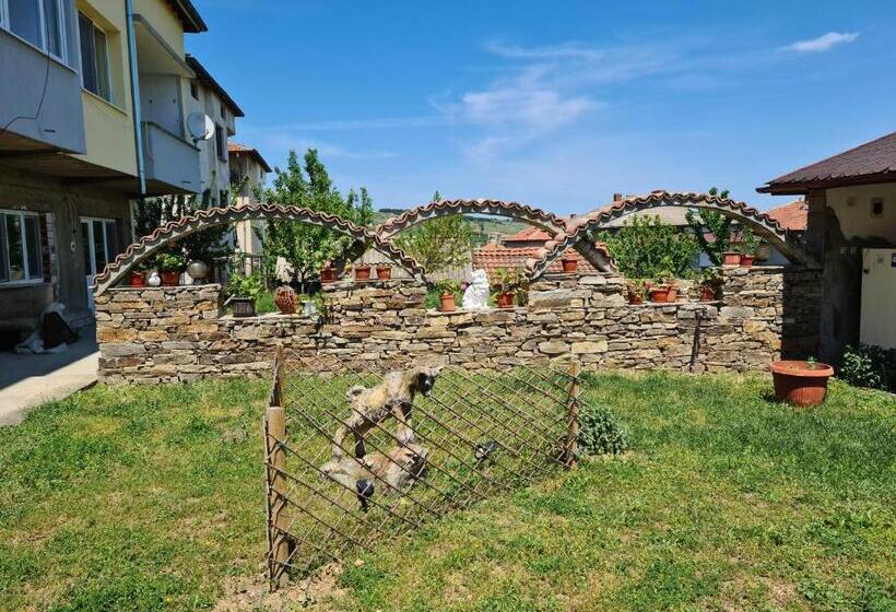 ペンション Balabanovata Kashta