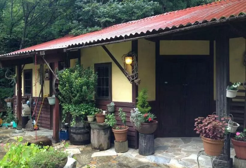 ペンション Sanrinsha