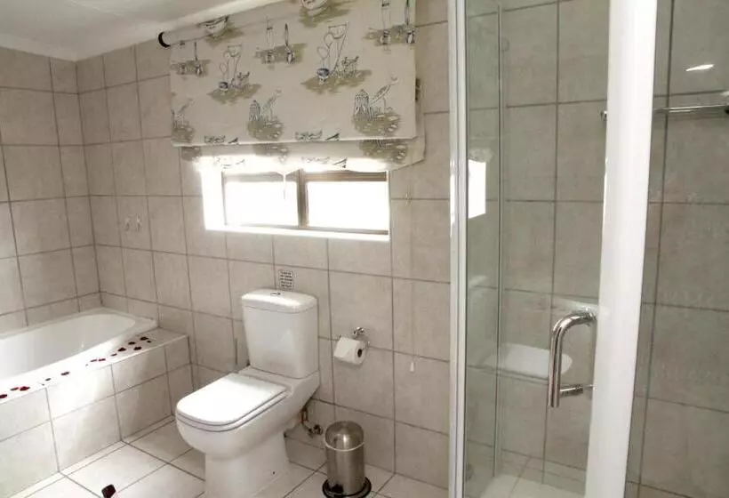 Majatalo Whispering Whale