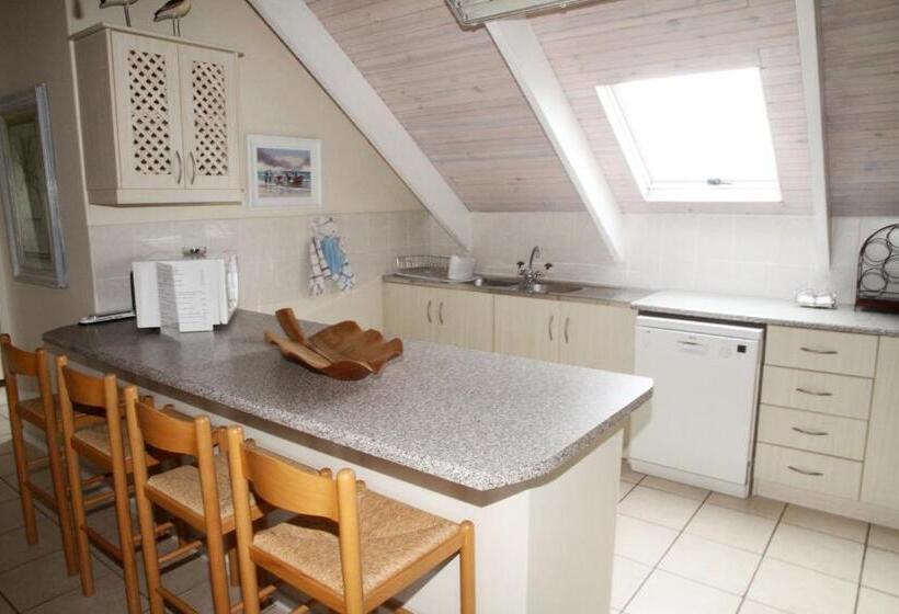 بنسيون Whispering Whale