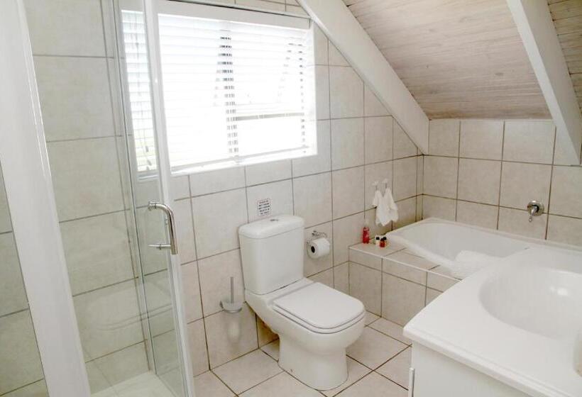 بنسيون Whispering Whale