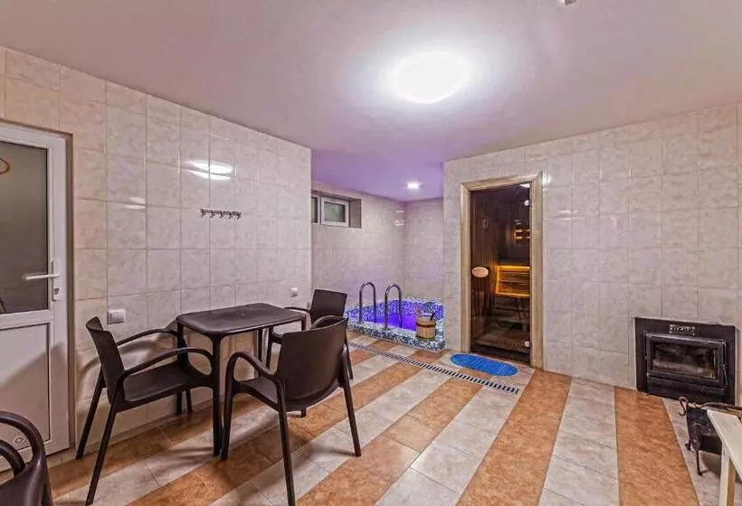 Retkeilymaja Alpiyskiy