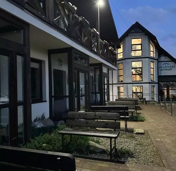 Retkeilymaja Alpiyskiy