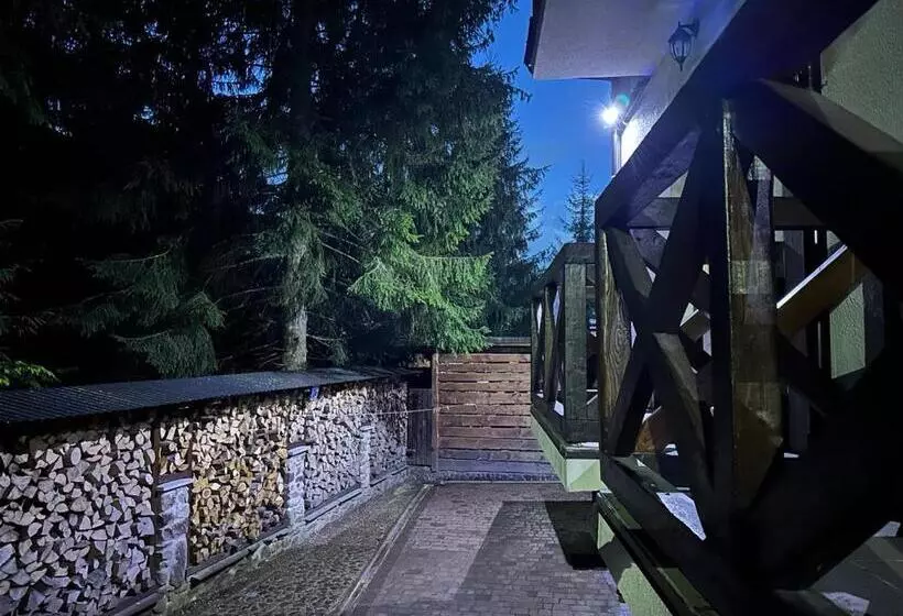 Retkeilymaja Alpiyskiy