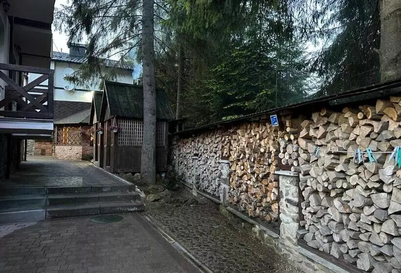 Retkeilymaja Alpiyskiy