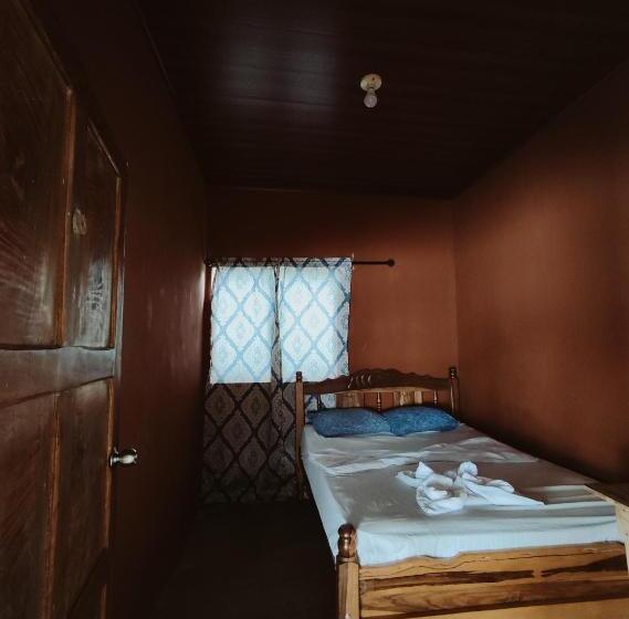 هاستل Los Chocoyos