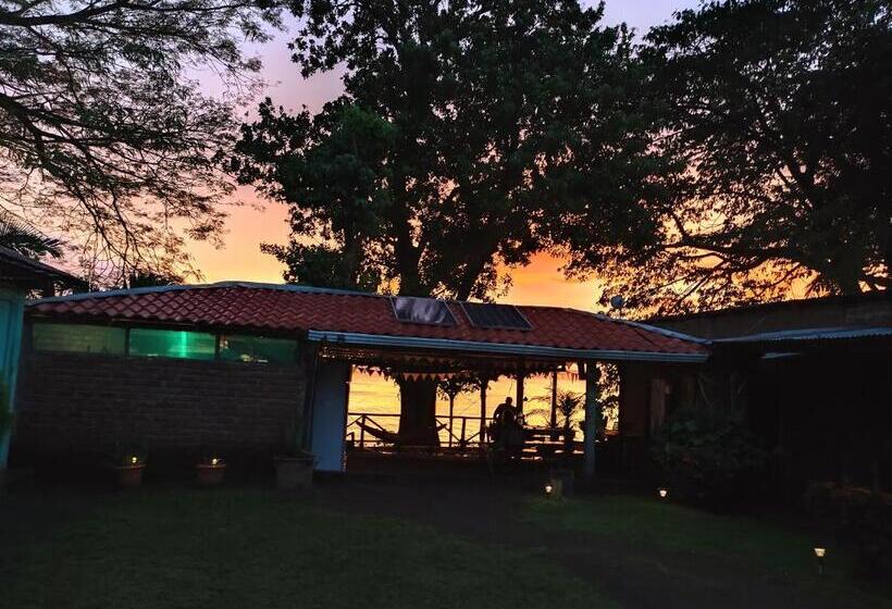 هاستل Los Chocoyos