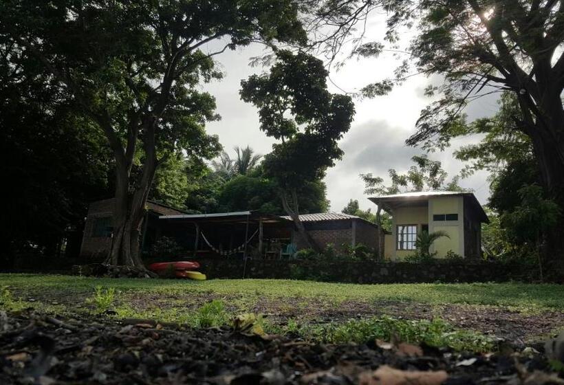 هاستل Los Chocoyos