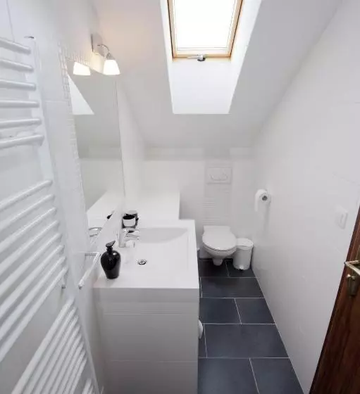 Aamiaismajoitus (B&B) Villa Vinica