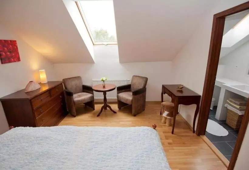 Aamiaismajoitus (B&B) Villa Vinica