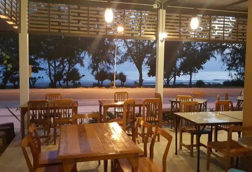 Aamiaismajoitus (B&B) Yellow House Rayong