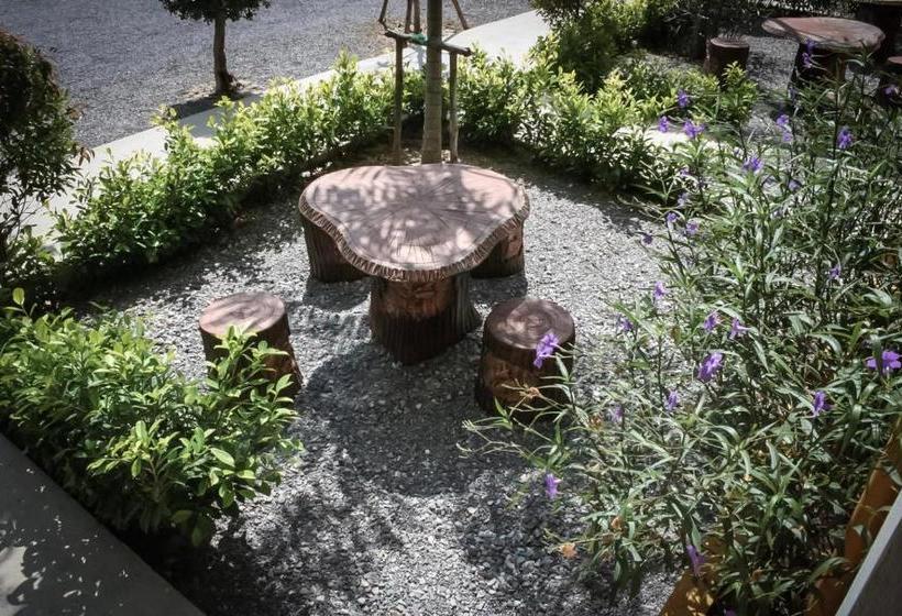 Bed and Breakfast Yellow House Rayong