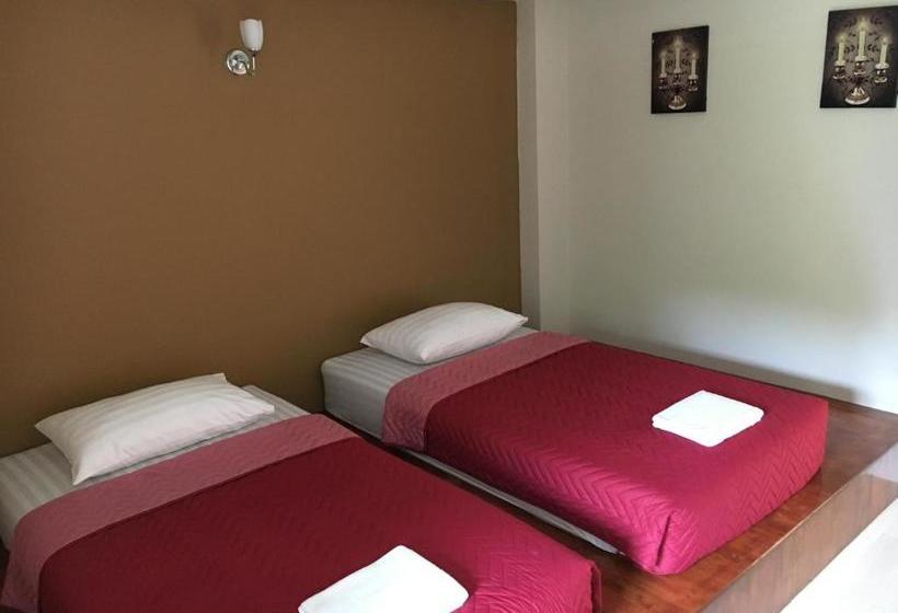 Bed and Breakfast Yellow House Rayong