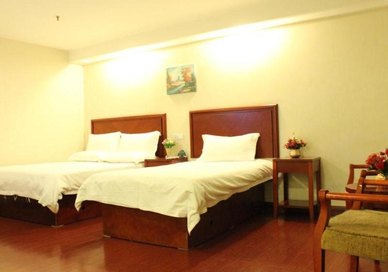 Отель Greentree Inn Anhui Huangshan She Town Paifangqun New Bus Terminal Station Express