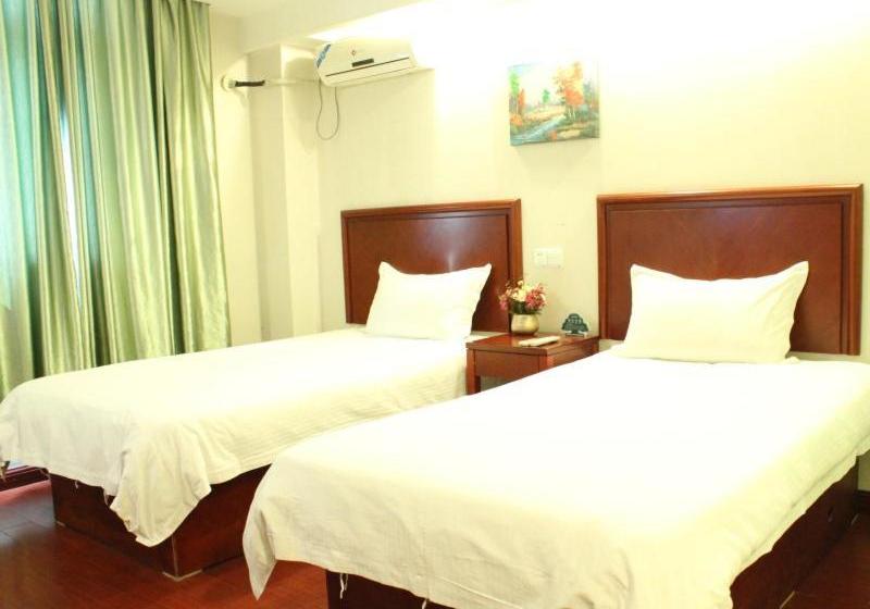 Отель Greentree Inn Anhui Huangshan She Town Paifangqun New Bus Terminal Station Express