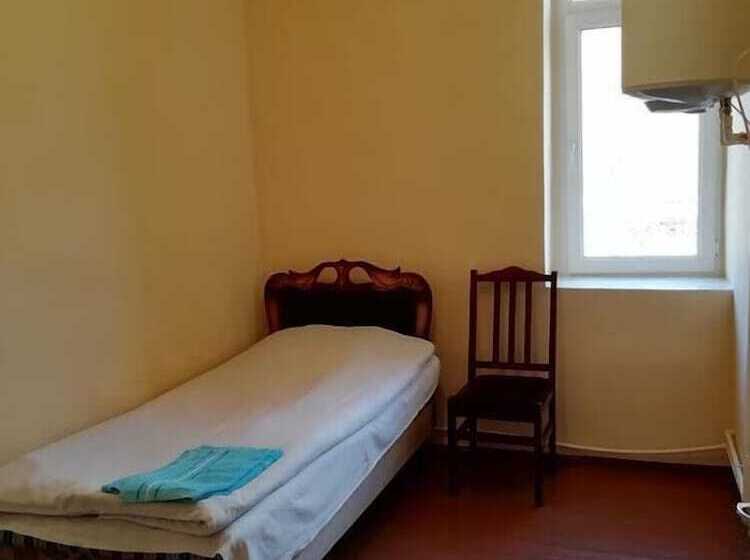 בית מלון כפרי Meghri Inn