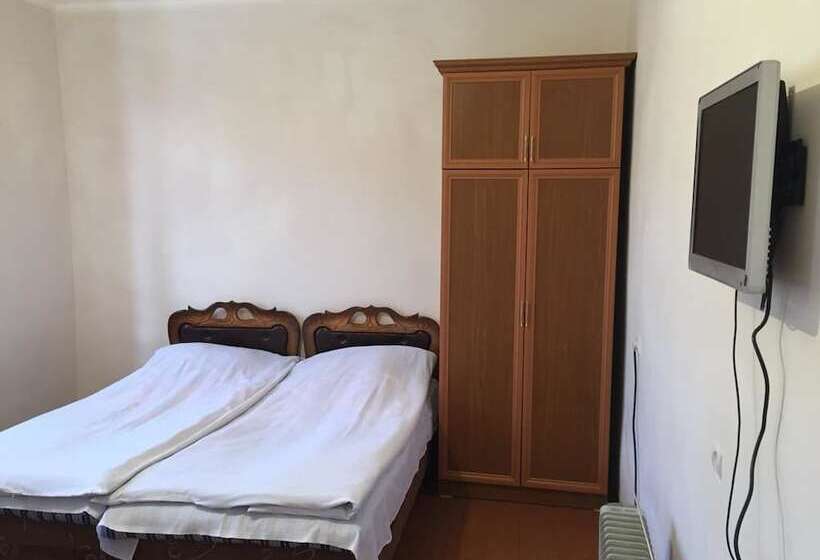 בית מלון כפרי Meghri Inn