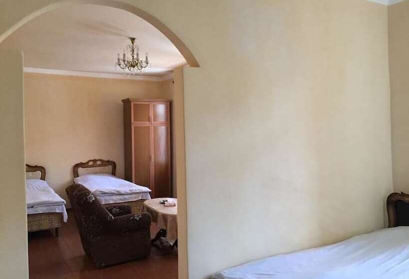 בית מלון כפרי Meghri Inn