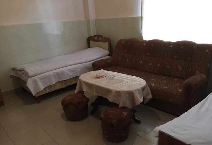 בית מלון כפרי Meghri Inn