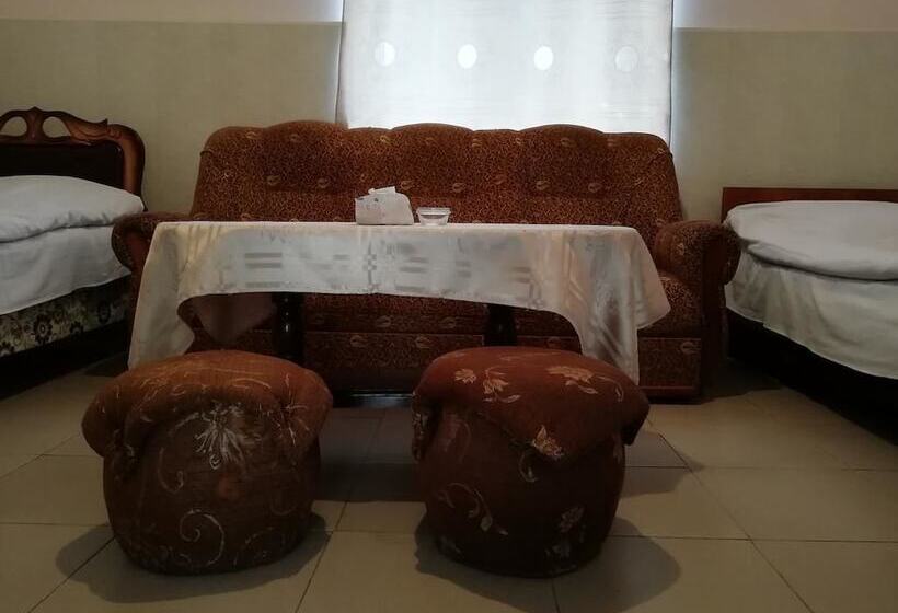 בית מלון כפרי Meghri Inn