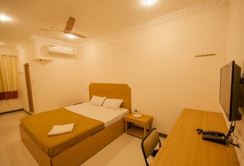 Hotel Nachiappa Palace