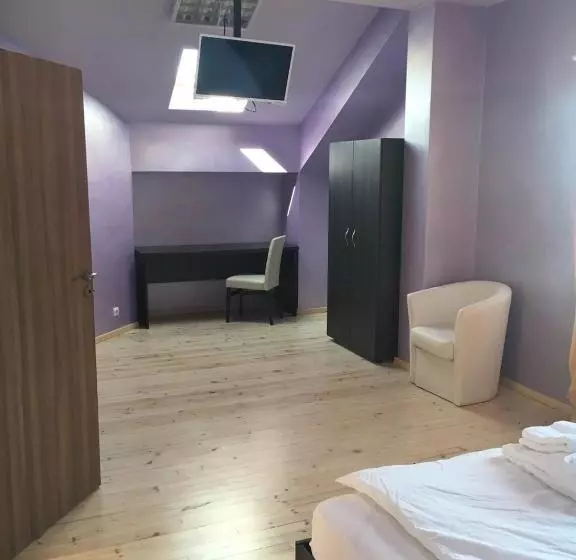 Hotelli The Old House