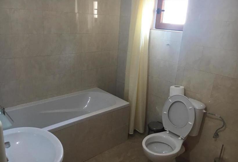 فندق The Old House