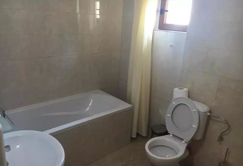 Hotelli The Old House