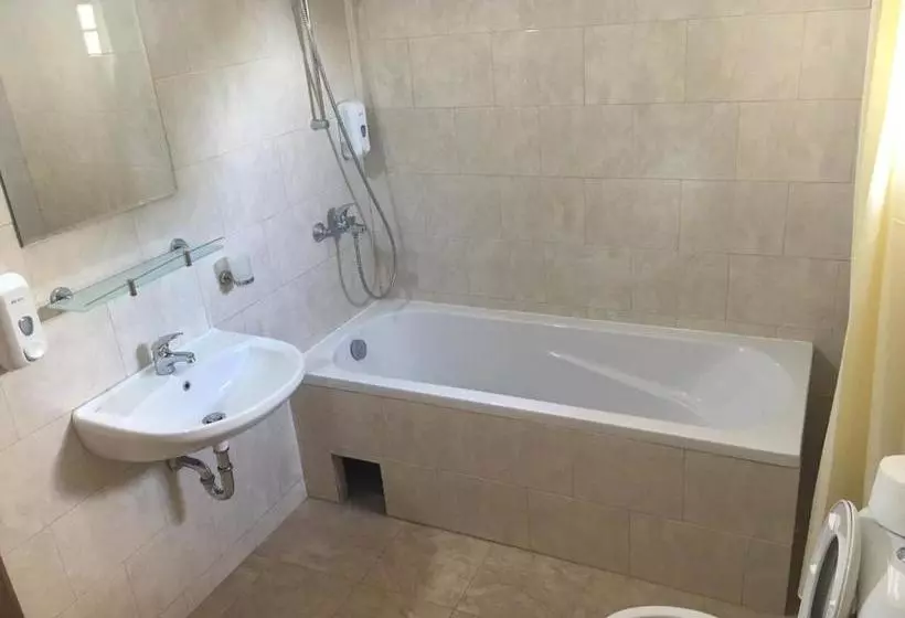 Hotelli The Old House