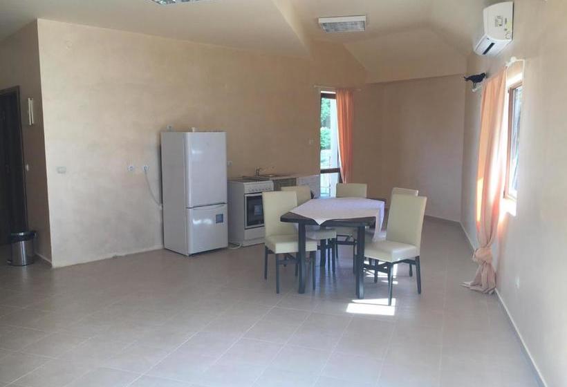 فندق The Old House