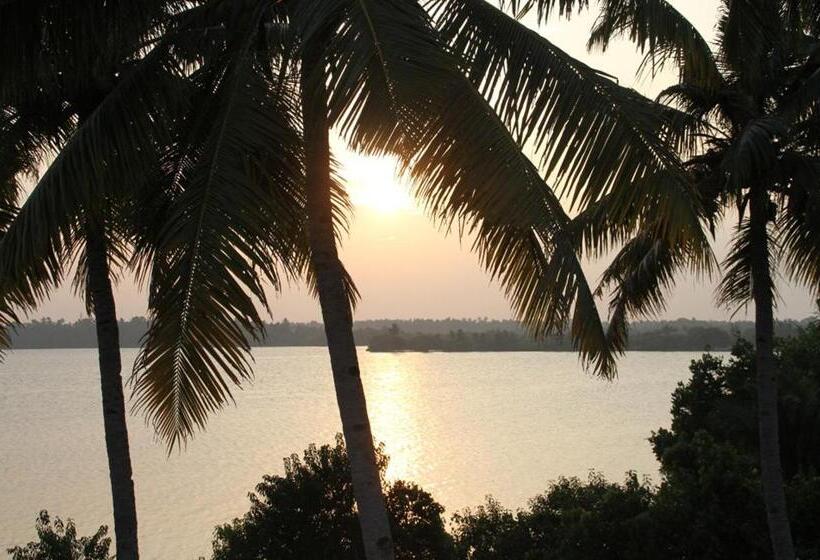 Munroe Island Lake Resort