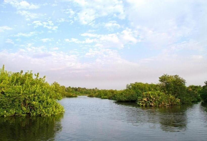 Munroe Island Lake Resort