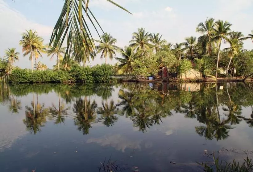 Munroe Island Lake Resort