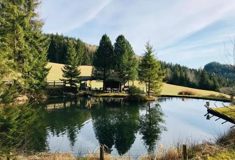 ペンション Forellenwirt Bacher