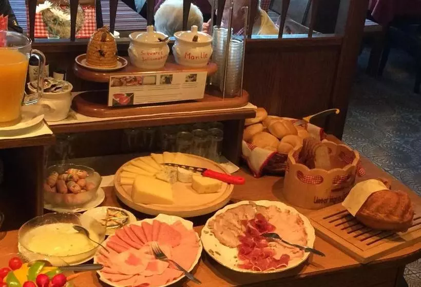 ペンション Forellenwirt Bacher