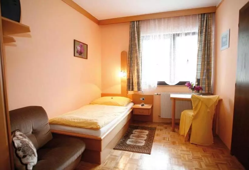 ペンション Forellenwirt Bacher