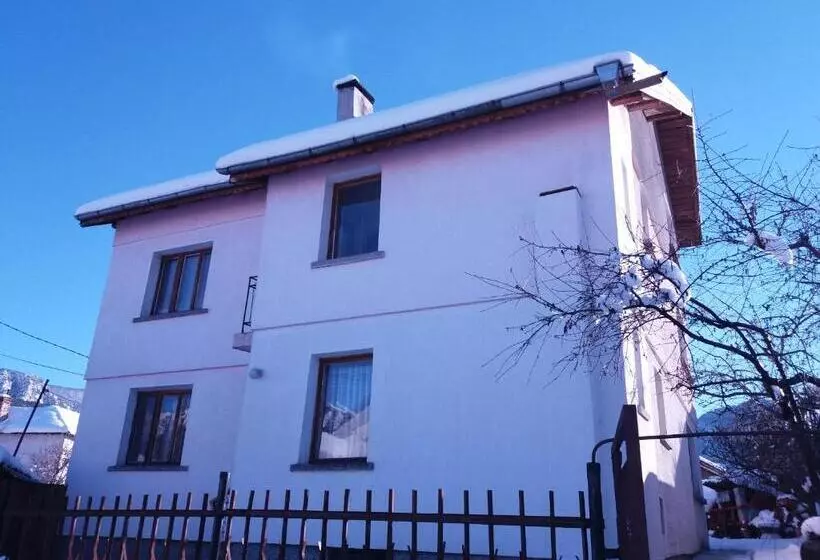 Majatalo Guest House Ahp