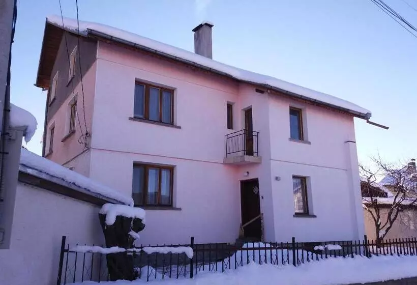 Majatalo Guest House Ahp