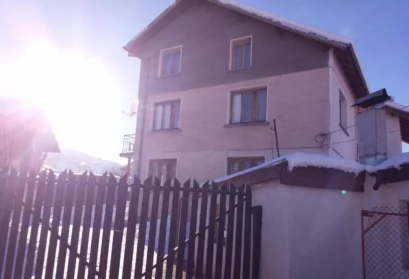 Majatalo Guest House Ahp