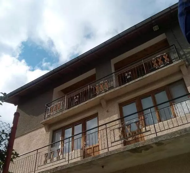 Majatalo Guest House Ahp