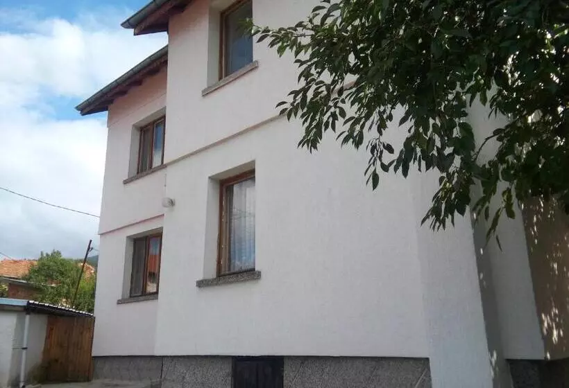 Majatalo Guest House Ahp