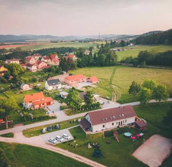 Majatalo Penzion Na Podlesí Ve Zlaté Koruně