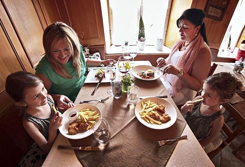 هاستل Gasthof National