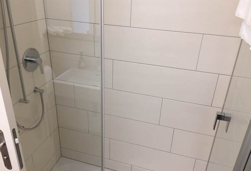 هاستل Gasthof National