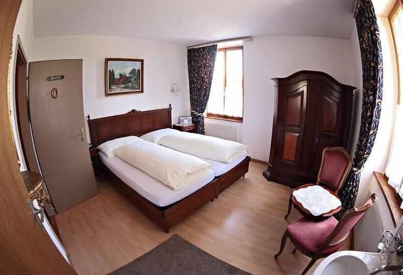 هاستل Gasthof National