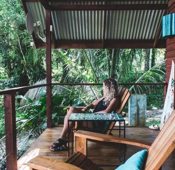 ベッドアンドブレックファースト Surf Break At Paunch