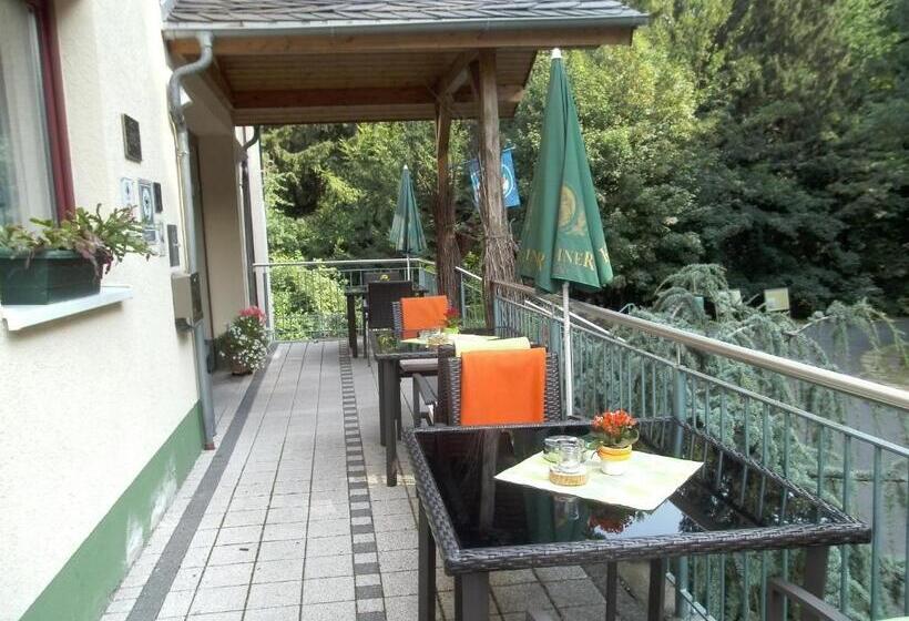 Отель Am Wald  Garni