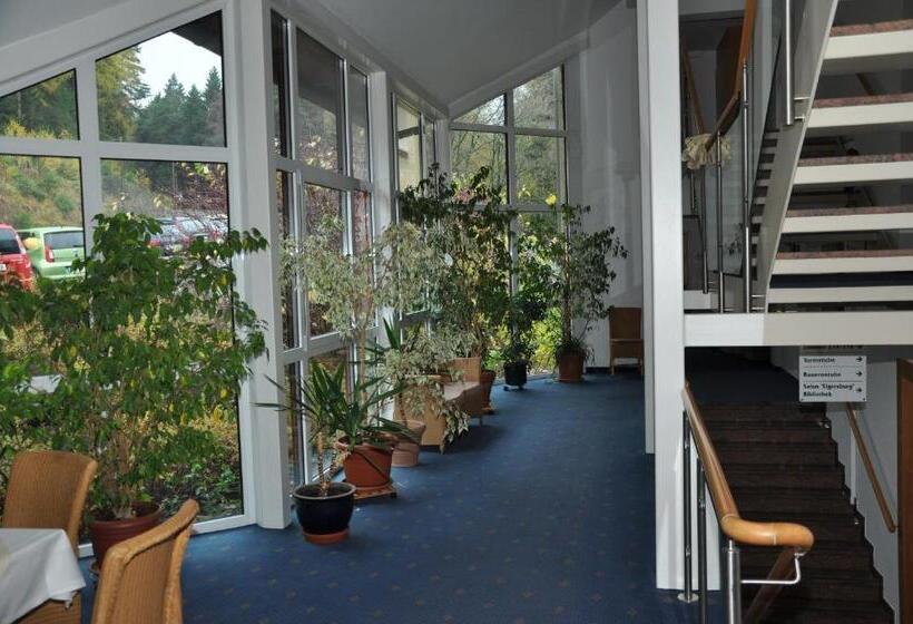 Отель Am Wald  Garni