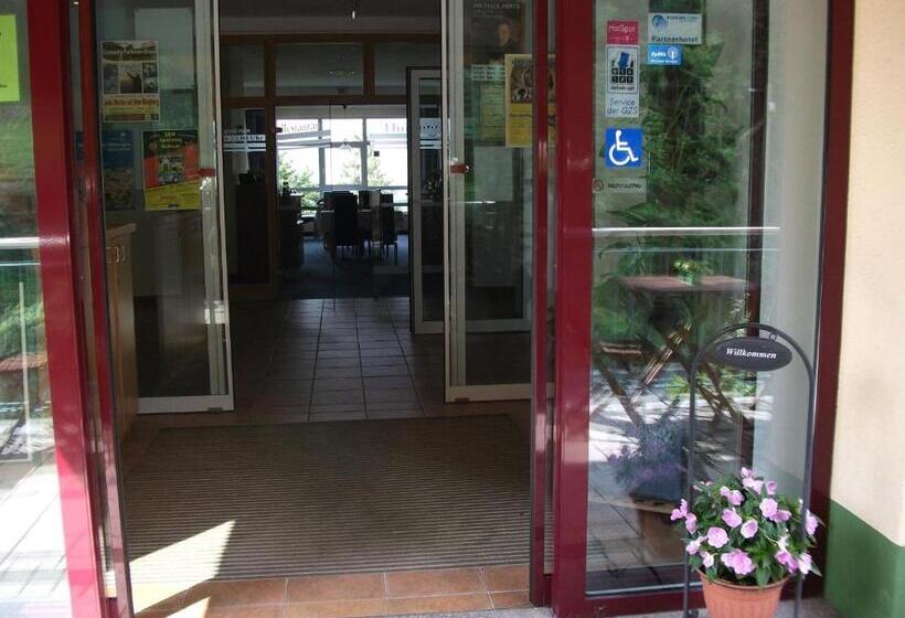 Отель Am Wald  Garni